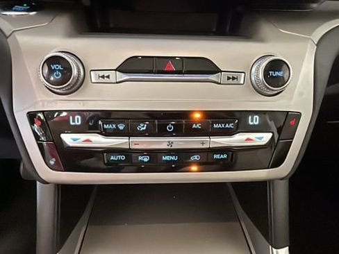 Used 2020 Ford Explorer XLT w/ Equipment Group 202A AWD/4WD image 22