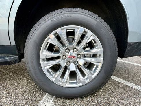Used 2024 GMC Yukon Denali w/ Advanced Technology Package AWD/4WD image 34