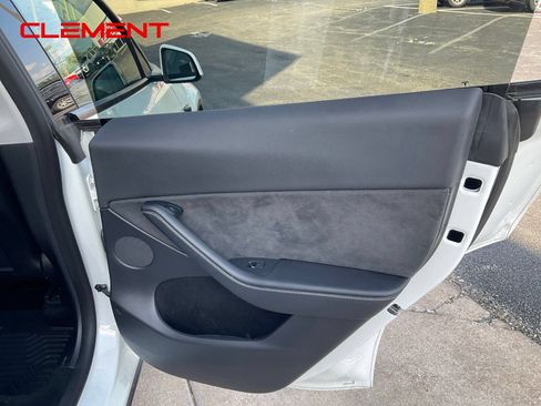 Used 2023 Tesla Model Y Performance AWD/4WD image 29