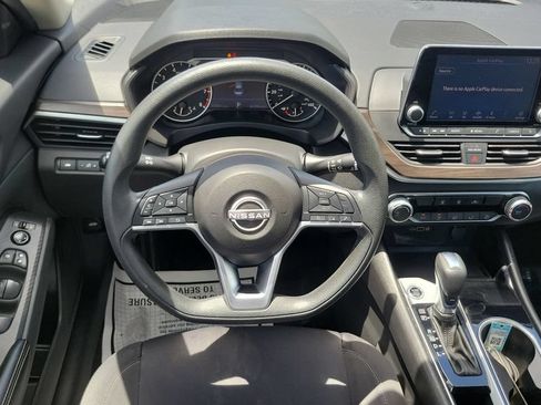 Used 2024 Nissan Altima 2.5 SV FWD image 12