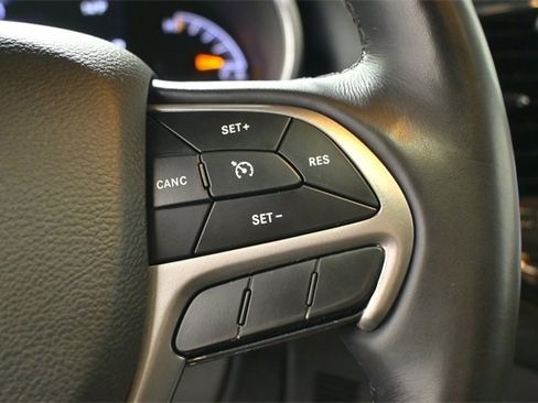 Used 2022 Jeep Grand Cherokee Laredo X image 21