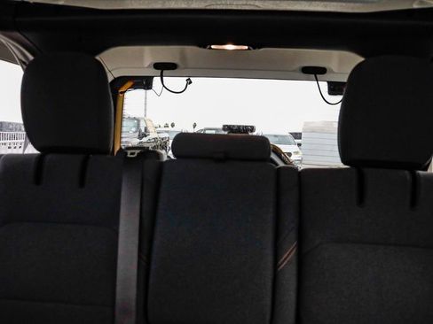 Used 2024 Jeep Wrangler Unlimited image 27