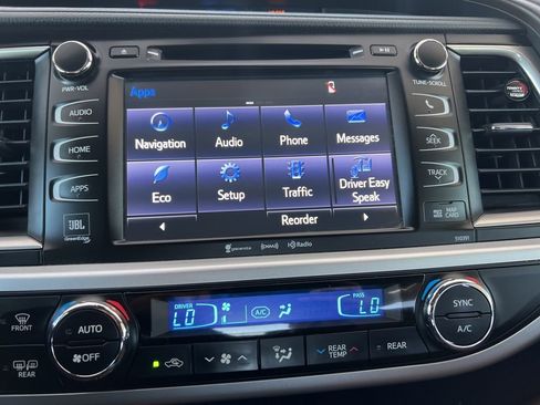 Used 2019 Toyota Highlander Limited image 21