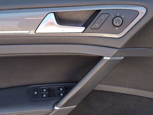 Used 2017 Volkswagen Golf Alltrack SE image 6