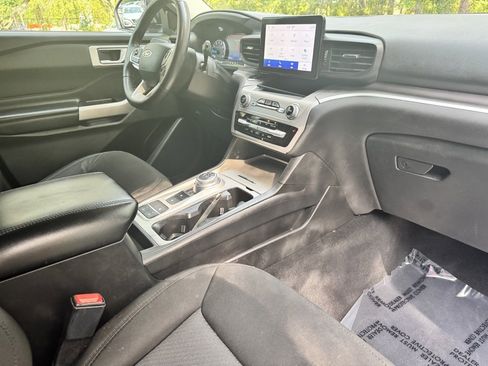 Used 2022 Ford Explorer XLT image 11