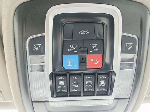 Used 2025 RAM 1500 Laramie AWD/4WD image 36