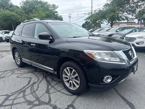 Used 2014 Nissan Pathfinder SL w/ SL Tech Package AWD/4WD image 3