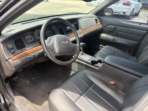 Used 2004 Ford Crown Victoria LX RWD image 8