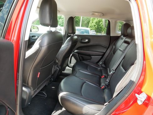 Used 2019 Jeep Compass Trailhawk w/ Leather Interior Group AWD/4WD image 34