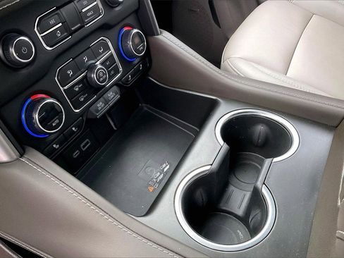 Used 2023 Chevrolet Tahoe Z71 w/ Luxury Package image 15