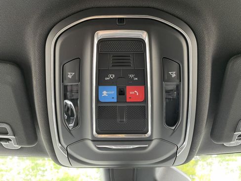 Used 2025 Jeep Grand Cherokee Laredo AWD/4WD image 29