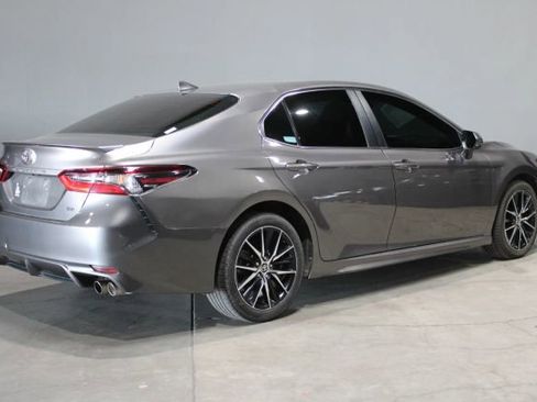 Used 2021 Toyota Camry SE image 6
