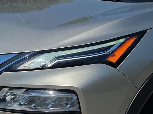 Used 2021 Nissan Rogue Platinum FWD image 29