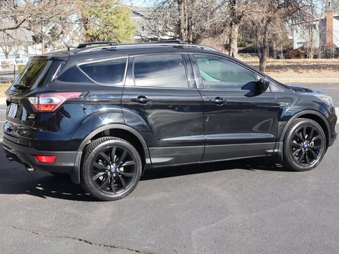 Used 2017 Ford Escape SE w/ Equipment Group 201A image 4