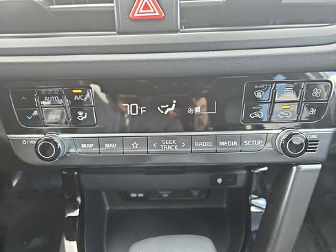 Used 2024 Kia Seltos EX FWD image 25