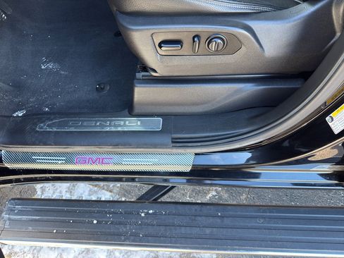 Used 2019 GMC Sierra 1500 Denali w/ Denali Ultimate Package image 16