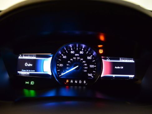 Used 2017 Ford Explorer XLT w/ Equipment Group 202A image 13