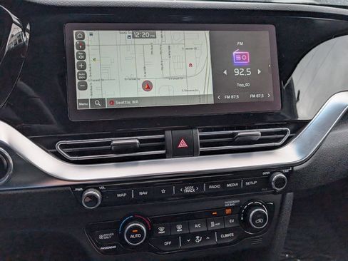 Used 2022 Kia Niro EX Premium image 12