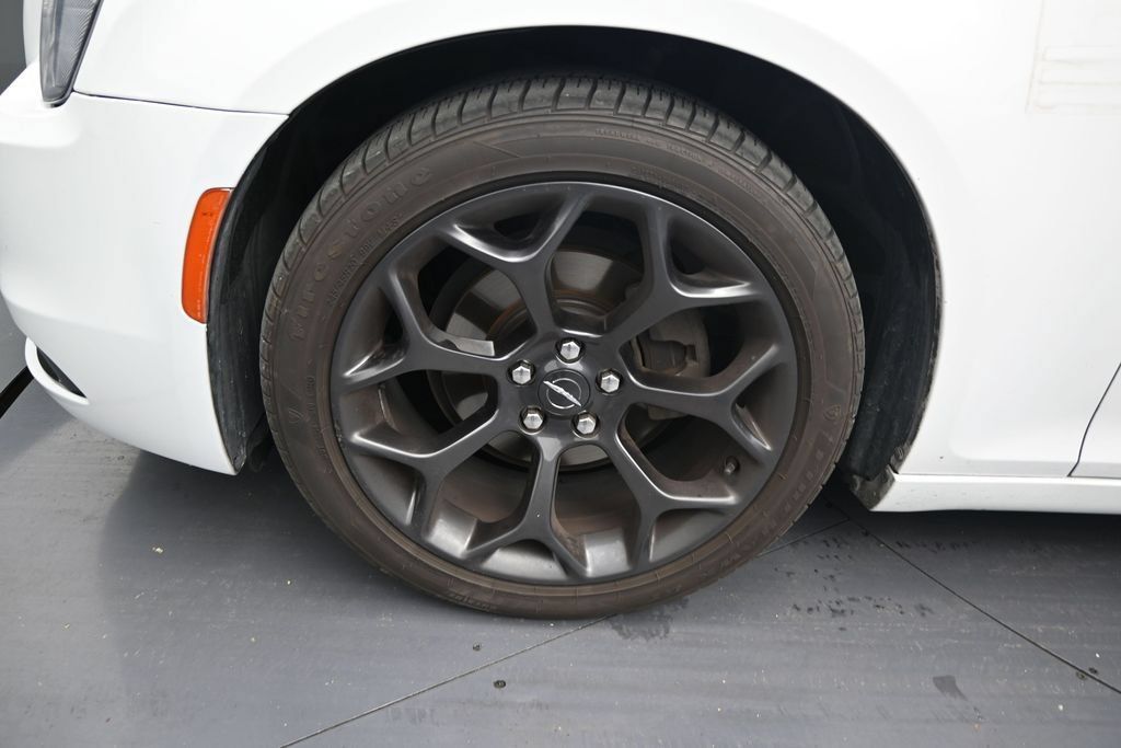 Used 2020 Chrysler 300 S RWD image 9