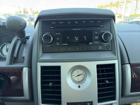 Used 2010 Chrysler Town & Country Touring FWD image 30