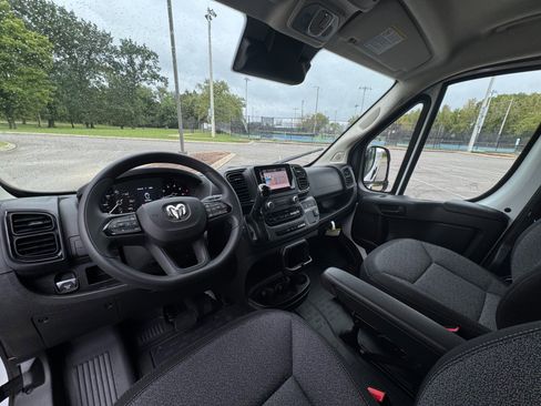 Used 2025 RAM ProMaster 2500 w/ Convenience Group image 12