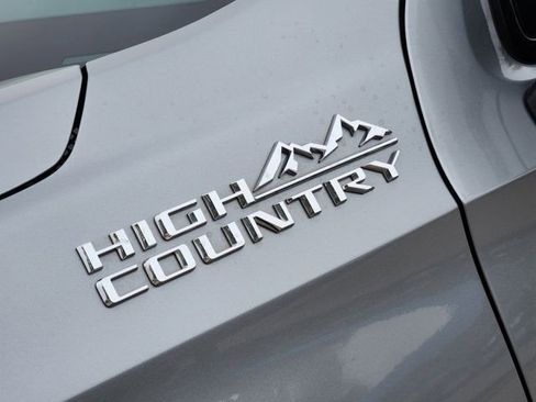 Used 2024 Chevrolet Suburban High Country w/ Premium Package image 9