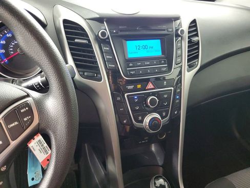 Used 2016 Hyundai Elantra GT image 16