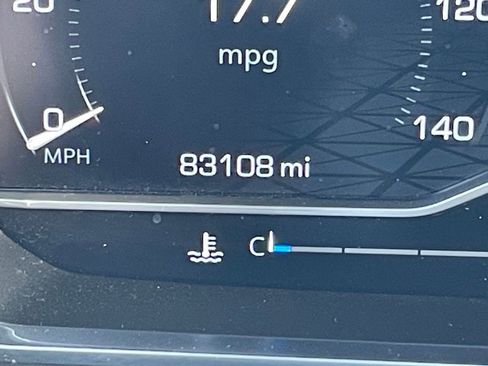 Used 2023 GMC Yukon XL SLT image 13