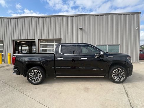 Used 2023 GMC Sierra 1500 Denali Ultimate image 9