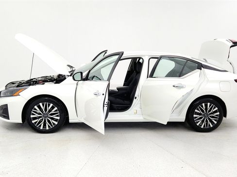 Used 2023 Nissan Altima 2.5 SV image 9
