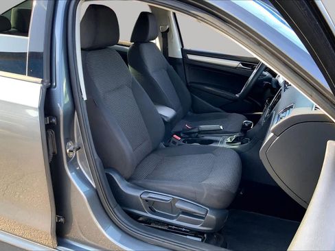 Used 2018 Volkswagen Passat 2.0T S FWD image 9