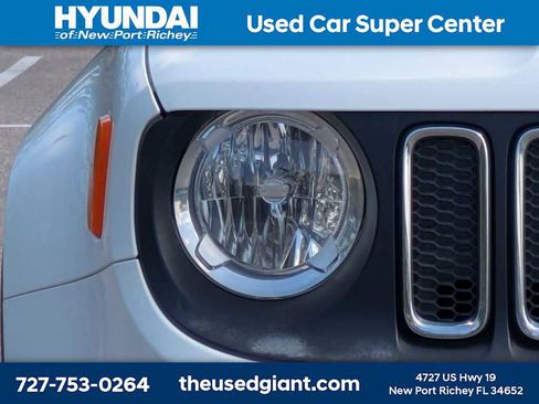 Used 2018 Jeep Renegade Latitude w/ Cold Weather Group AWD/4WD image 12