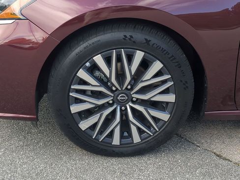 Used 2024 Nissan Altima 2.5 SV FWD image 11