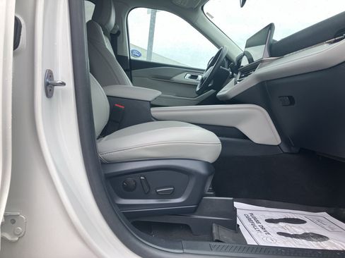 Certified 2025 Ford Explorer Active w/ Active Comfort Package RWD image 14