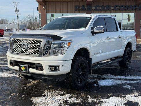 Used 2018 Nissan Titan Platinum Reserve image 4