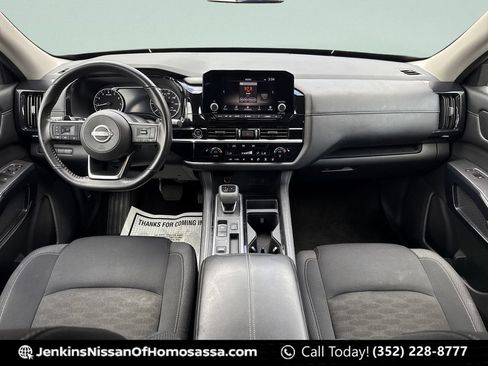 Certified 2024 Nissan Pathfinder SV FWD image 19