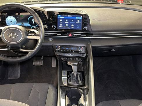 Used 2021 Hyundai Elantra SEL w/ Convenience Package image 14