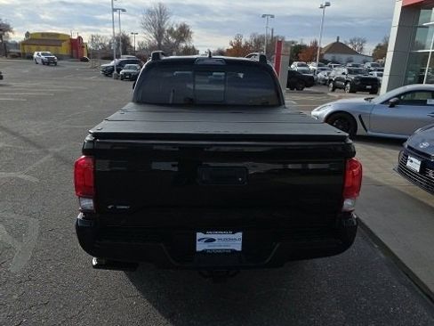 Used 2019 Toyota Tacoma Limited image 4