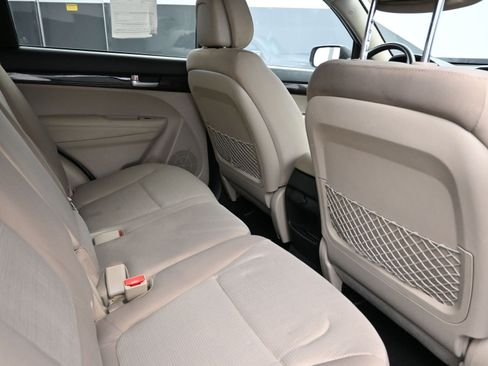 Used 2014 Kia Sorento LX image 22