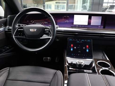 Used 2025 Cadillac Escalade ESV Premium Luxury w/ LPO, Floor Liner Package AWD/4WD image 28