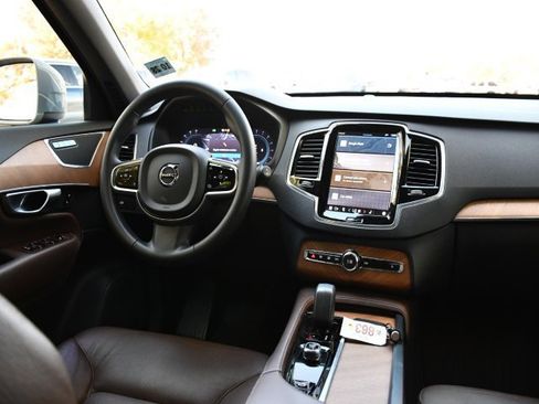 Used 2024 Volvo XC90 B6 Plus w/ Protection Package Premier image 16