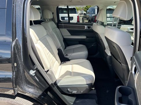 Used 2025 Hyundai Santa Fe Calligraphy AWD/4WD image 24