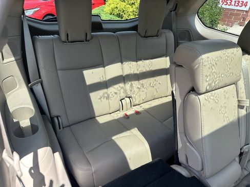 Used 2018 Nissan Pathfinder Platinum AWD/4WD image 28