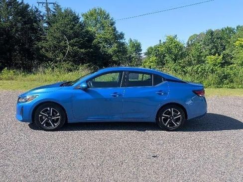 Used 2025 Nissan Sentra SV FWD image 2