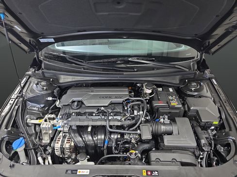 Certified 2025 Hyundai Elantra Sport FWD image 33