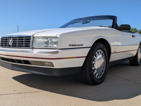Used 1993 Cadillac Allante FWD image 4