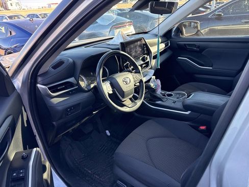 Used 2023 Toyota Highlander LE image 6