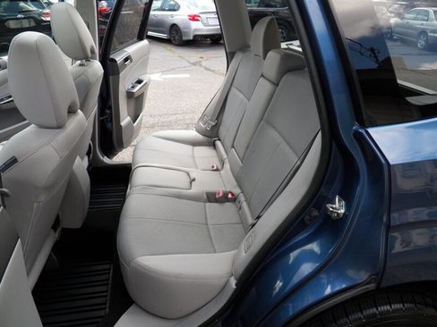 Used 2013 Subaru Forester 2.5X Premium w/ All-Weather Plus Pkg AWD/4WD image 10
