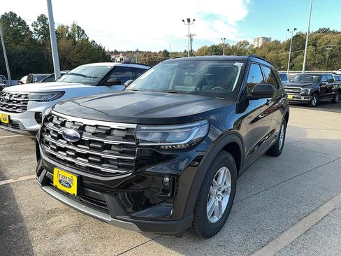 New 2026 Ford Explorer Active w/ Active Comfort Package image 3