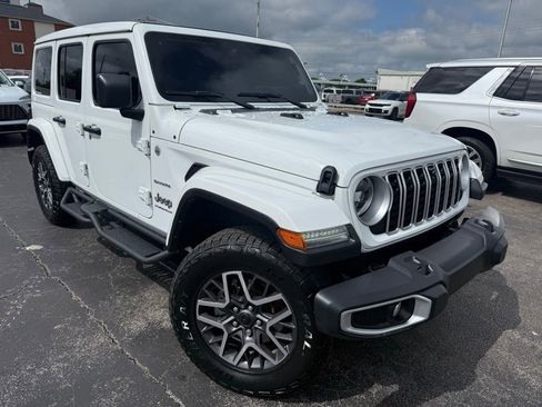 Used 2024 Jeep Wrangler Unlimited Sahara w/ Technology Group AWD/4WD image 2